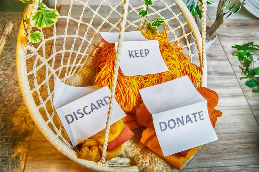 Labels for decluttering: Discard, Donate and Keep
